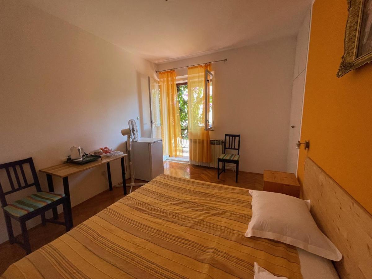 Hvar Guesthouse - Double Bedroom With Private Bathroom Jelsa (Hvar) Exterior foto