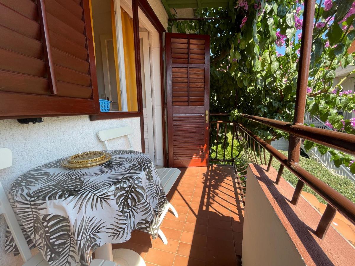 Hvar Guesthouse - Double Bedroom With Private Bathroom Jelsa (Hvar) Exterior foto