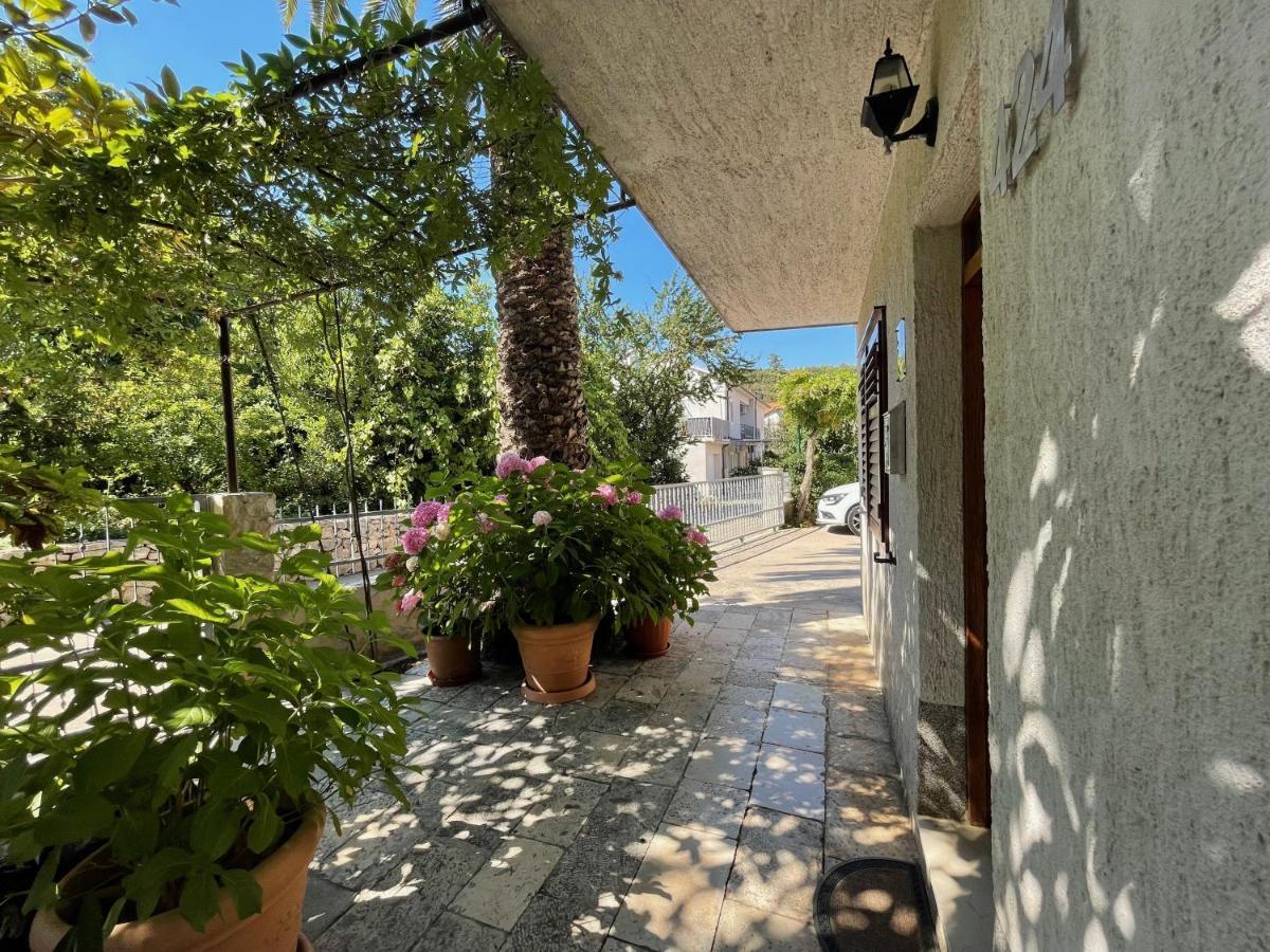 Hvar Guesthouse - Double Bedroom With Private Bathroom Jelsa (Hvar) Exterior foto