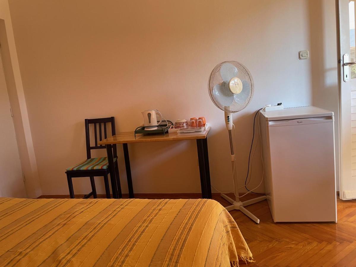 Hvar Guesthouse - Double Bedroom With Private Bathroom Jelsa (Hvar) Exterior foto