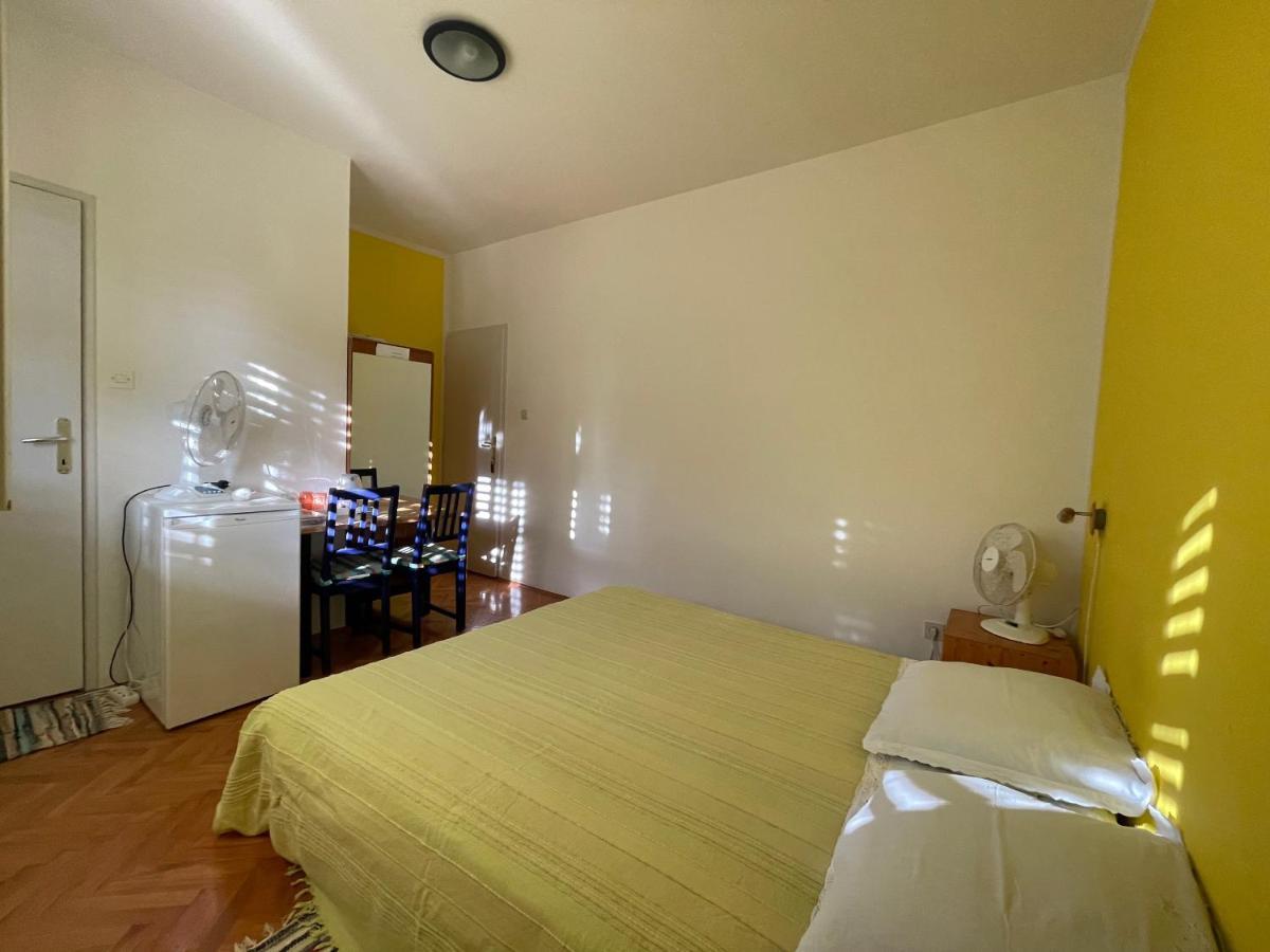 Hvar Guesthouse - Double Bedroom With Private Bathroom Jelsa (Hvar) Exterior foto