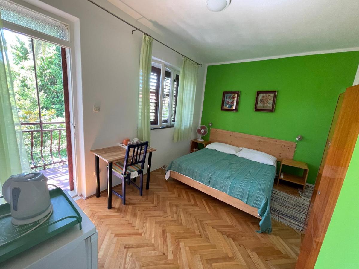 Hvar Guesthouse - Double Bedroom With Private Bathroom Jelsa (Hvar) Exterior foto