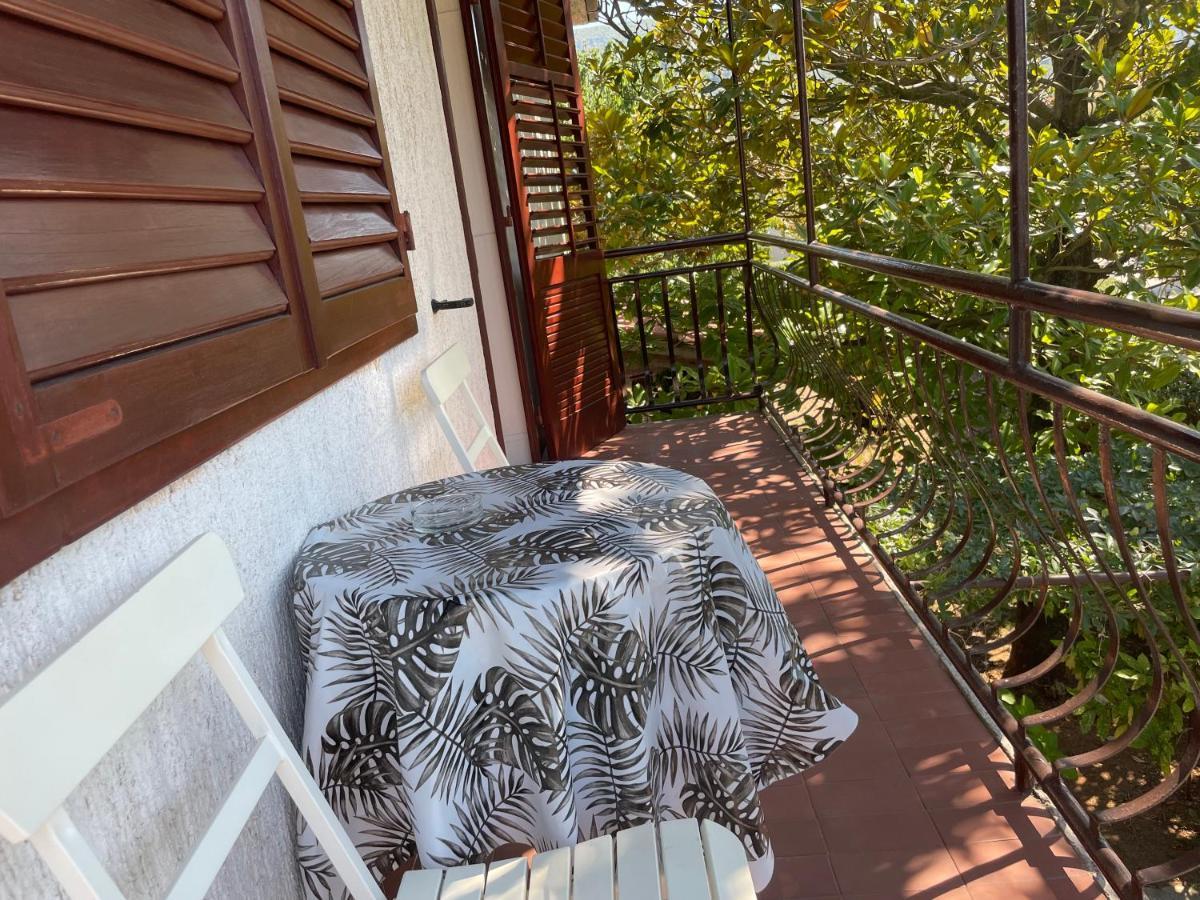 Hvar Guesthouse - Double Bedroom With Private Bathroom Jelsa (Hvar) Exterior foto