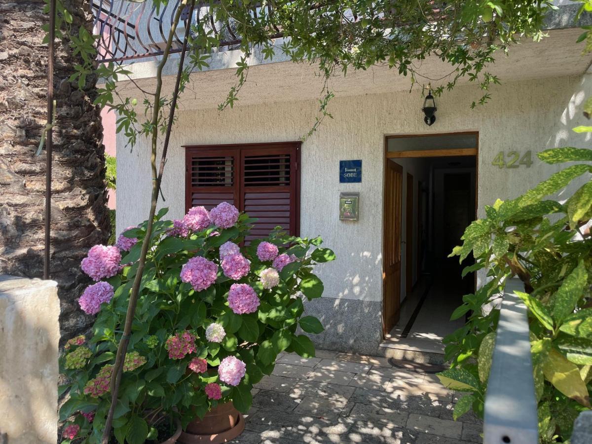 Hvar Guesthouse - Double Bedroom With Private Bathroom Jelsa (Hvar) Exterior foto