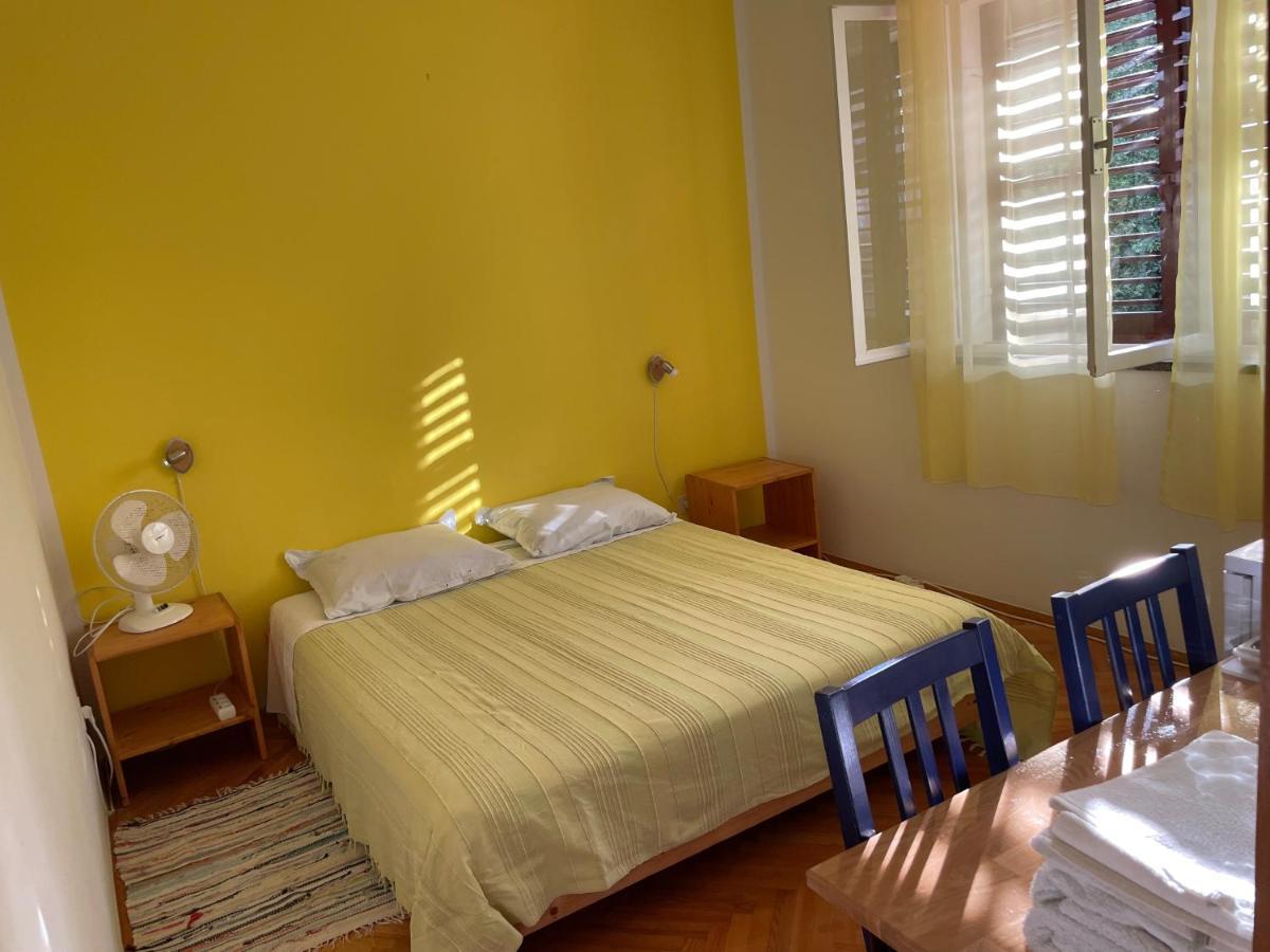 Hvar Guesthouse - Double Bedroom With Private Bathroom Jelsa (Hvar) Exterior foto